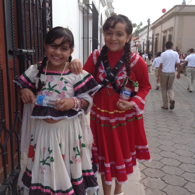 16 de Noviembre 2015: Participantes jovenes en El Desfile de los Niños en Álamos, Sonora, para Día de la Revolución. https://en.wikipedia.org/wiki/Mexican_Revolution / November 16,2015: Young participants in the Parade of Children in Alamos, Sonora, for Day of the Revolution https://en.wikipedia.org/wiki/Mexican_Revolution